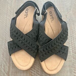 Earth Women's Black Sandals-Like new